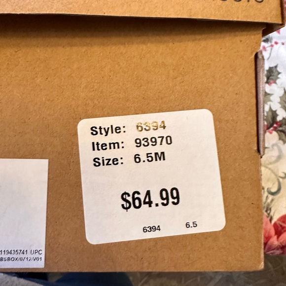 Reebok Classic Tennis Shoes - Picture 11 of 16